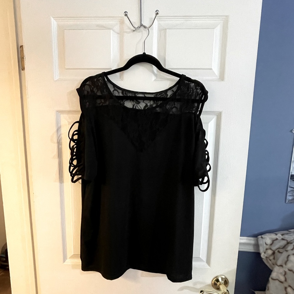 Black Top, black lace detail, crisscross straps on sleeves NWOT Sz 2x